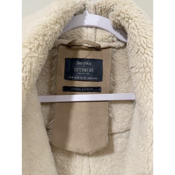 BERSHKA Women’s Vintage Look Faux Fur Vest/Jacket Size Medium 2408 - Picture 4 of 6